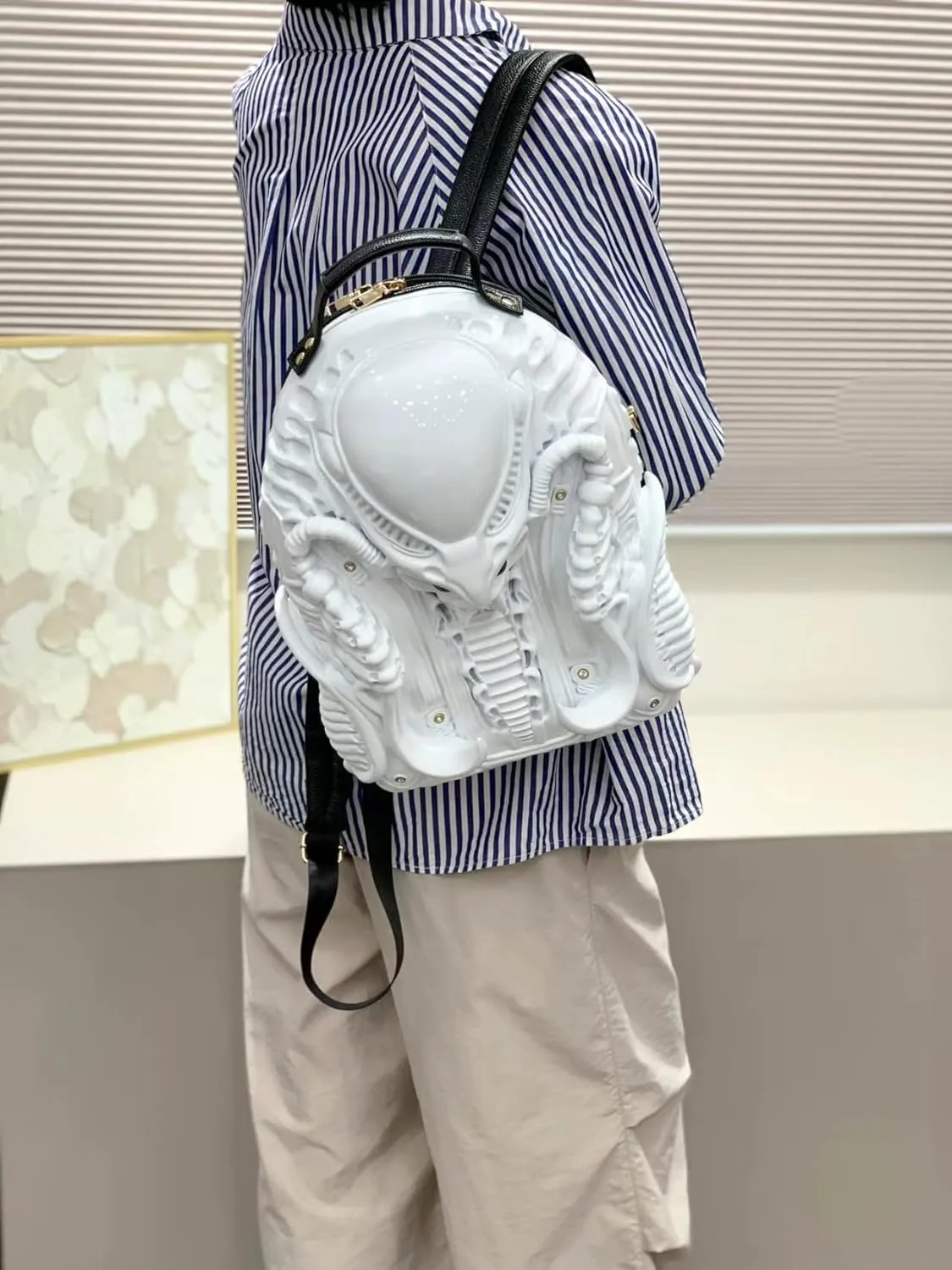 3D Xenomorph Shaped Backpack Steam Punk for Men Women Y2K Personality Travel Handbag PVC Unique Novelty Alien Purse (white)