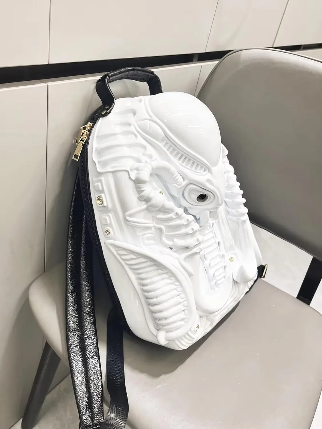 3D Xenomorph Shaped Backpack Steam Punk for Men Women Y2K Personality Travel Handbag PVC Unique Novelty Alien Purse (white)