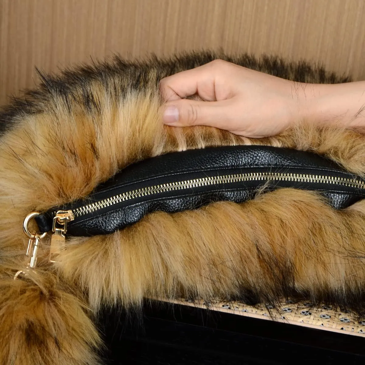 Women's Personalized Fluffy Long Strap Crossbody Bag Faux Fur Semi-Circular Large Capacity Top Handle Shoulder Bag
